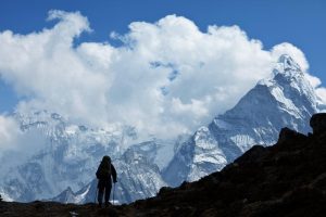 Od ove sezone planinari na Mont Everestu moraju da imaju čip