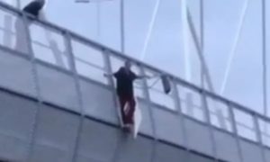 Drama trajala 40 minuta: Nepoznata osoba prijetila da će skočiti sa mosta VIDEO