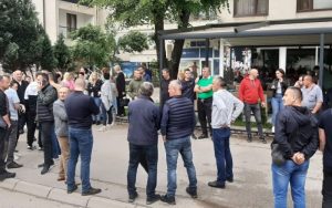 I dalje u štrajku: Radnici NP “Sutjeska” traže plate i prinudnu upravu