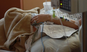 Medicinska sestra isključila aparat koji prati rad srca, pacijent umro – razlog je bizaran