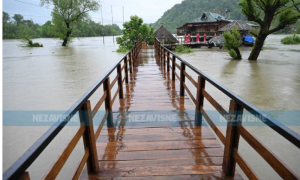 Zemlja se odronila u dvorište! Poplavljen kafić i glavna plaža u Novom Gradu