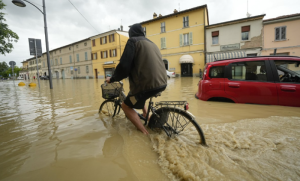 Broj žrtava nevremena povećan na 13: Zbog poplava 13.000 ljudi napustilo domove