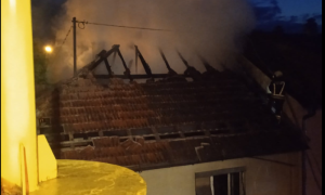 Drama u Banjaluci! Gorjela napuštena kuća, vatrogasci uspješno “stali na put” vatri