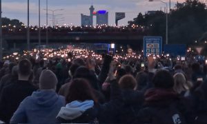 Srbija se digla protiv nasilja! Hiljade ljudi sa protesta pozvalo na ostavke zvaničnika VIDEO