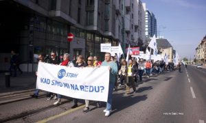“Kad smo mi na redu?”: Prvomajski protest Sindikata radnika trgovine BiH