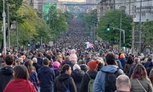 Pobuna nakon dva neviđena masakra! Hiljade ljudi na protestu protiv nasilja u Beogradu FOTO/VIDEO