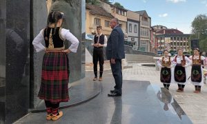 Dan grada Zvornika: Višković položio vijenac na spomenik poginulim borcima