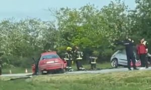 Direktan sudar dva auta kod Zrenjanina: Poginula dva mladića VIDEO