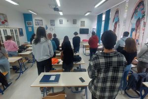 Nastava počela minutom ćutanja: Srednje škole u Doboju odale poštu ubijenim đacima