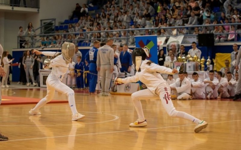 Mačevalački klub “Pale” osnovan prije četiri godine: Otac i kćerka gaje ljubav prema mačevanju
