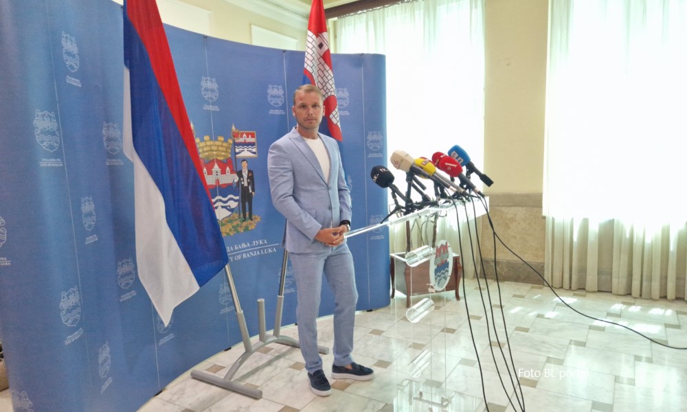 Krenuli Su вђњд Onom U Liceвђќ Stanivukoviд Pozvao Narod Ispred Gradske Uprave Bl Portal Krenuli Su вђњд Onom U Liceвђќ Stanivukoviд Pozvao Narod Ispred Gradske Uprave Bl Portal