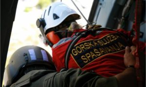 Pao sa stijene: Teško povrijeđeni planinar evakuisan helikopterom EUFOR-a