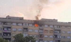 Sve je “nestalo” u plamenu: Zbog punjača izgorio čitav stan VIDEO