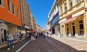 U njihovom društvu “slađe se jede”: Simpatičan prizor iz banjalučkog lokala FOTO