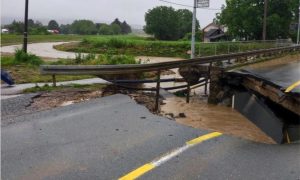 Vanredna situacija u 35 gradova i opština: Voda odnijela most na Ibarskoj magistrali VIDEO