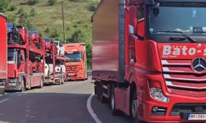 Situacija na punktovima se pogoršava: Oko 700 kamiona čeka na prelazu Jarinje