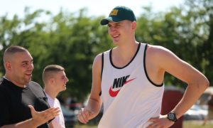 NBA šampion: Jokić stigao na konjičke trke u Somboru VIDEO