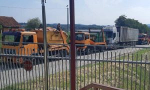 Blokirana deponija u Ramićima: Na desetine kamiona čeka ispred kapije
