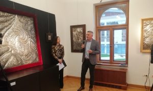 Gradska galerija u Brčkom: Otvorena izložba “Bog i čovjek”