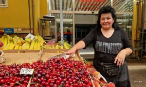 Jedna trešnja pola marke?! Evo šta kažu na banjalučkoj Tržnici o cijenama sezonskog voća