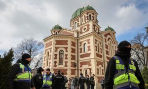 Provjeravaju vjernike: Ukrajinska vojska i policija ponovo na ulazu u manastir