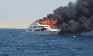 Incident u Egiptu: Zapalio se brod, troje turista vodi se kao nestalo VIDEO