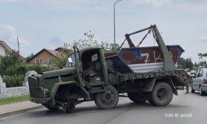 Slika i prilika: Vojni kamion ostao bez točka na putu kod Laktaša VIDEO