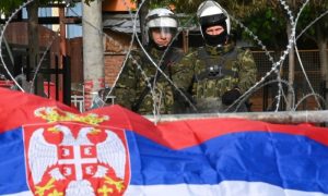 Istrajavaju na zahtjevima: Srbi se deseti dan okupljaju u Zvečanu