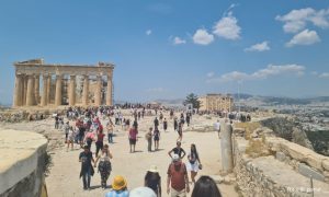 Akropolj “poziva” da se vratite ponovo: Turistička atrakcija Atine iznova oduševljava turiste FOTO