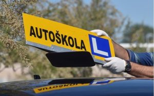 Policija upala u više autoškola: Uhapšeno 20 ljudi, za novac davali lažna uvjerenja