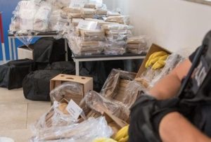 Međunarodna akcija: Zaplijenjena 124 kilograma kokaina stigla među bananama iz Ekvadora