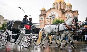 Očekivano, oduševili prolaznike! Defile kočija i konjanika u Banjaluci FOTO/VIDEO