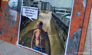 Banjalučka naselja oblijepljena plakatima: “Izdrži narode dok se ne vratim iz Budve” FOTO