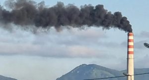 Građani strahuju: Crni dim prekrio Gacko FOTO