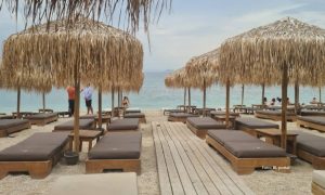 Grčki kafić na plaži uveo liste čekanja: Turisti htjeli popiti kafu, rekli im da su šesti na redu