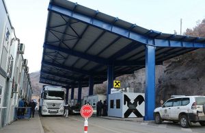 Kamioni sa srpskim tablicama prolaze preko Јarinja, kolona duga dva kilometra VIDEO
