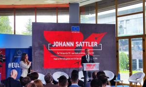 Satler u Banjaluci o slobodi medija: Kriminalizacija klevete “urušava” status kandidata za EU