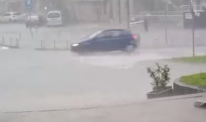 Temperatura pala za devet stepeni: Snažno nevrijeme u Banjaluci – jaka kiša i grmljavina VIDEO
