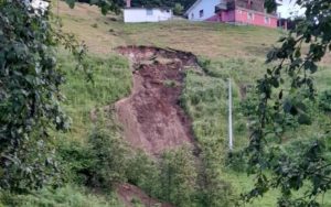 I dalje aktivna klizišta: Mještani Obilićeva i Priječana još ne mogu prići kućama
