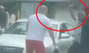 Umalo krvoproliće: Posvađali se vozači, jedan od njih vitlao mačetom VIDEO