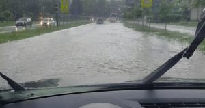 Nevrijeme u Banjaluci: Voda poplavila ulice na Mejdanu VIDEO