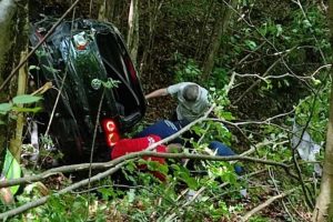 Auto sletio u kanjon Morače: Povrijeđeno dvoje državljana Srbije
