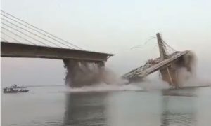 Drugi put u godinu dana: Urušio se veliki most preko rijeke Gang VIDEO