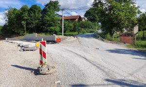 Mještani Petrićevca i Motika nezadovoljni: Probijeni su svi rokovi, ovo što nam rade je bezobrazluk FOTO