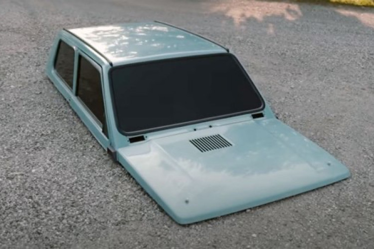 Zanimljiva prerada: Da li je ovo najniži auto na svijetu? VIDEO