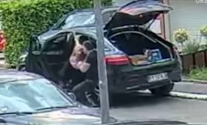 Bacio je na zemlju: Bivši muž brutalno napao ženu Slobe Radanovića VIDEO