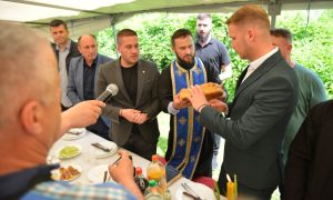 Stanivuković na tradicionalnim maslima u Obrovcu: Kumstvo je velika čast i nikada se ne odbija
