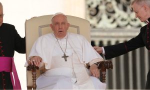 Papa ima upalu pluća: Nije se obratio sa prozora Apostolske palate