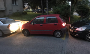 Ljuta – prijeti policijom i “paukom”: Žena plaća 100 evra onome ko joj isparkira auto