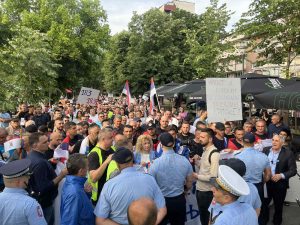 Oglasila se PU Banjaluka: Tokom javnog skupa napadnut policijski službenik